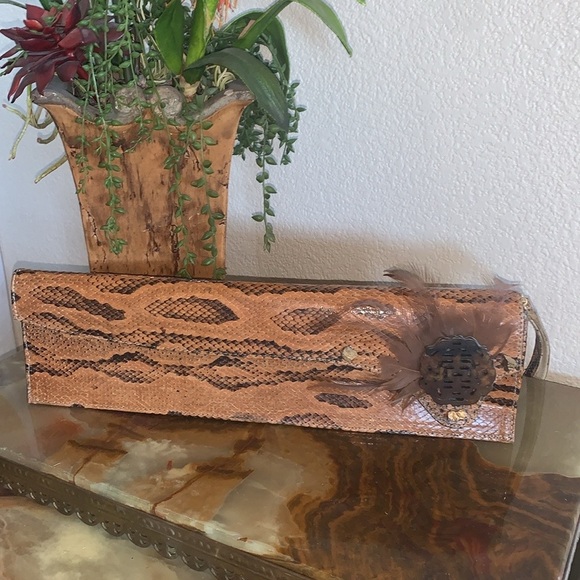Python baguette flap wristlet clutch, feathers & carved stone medallion OOAK EUC - Picture 12 of 16
